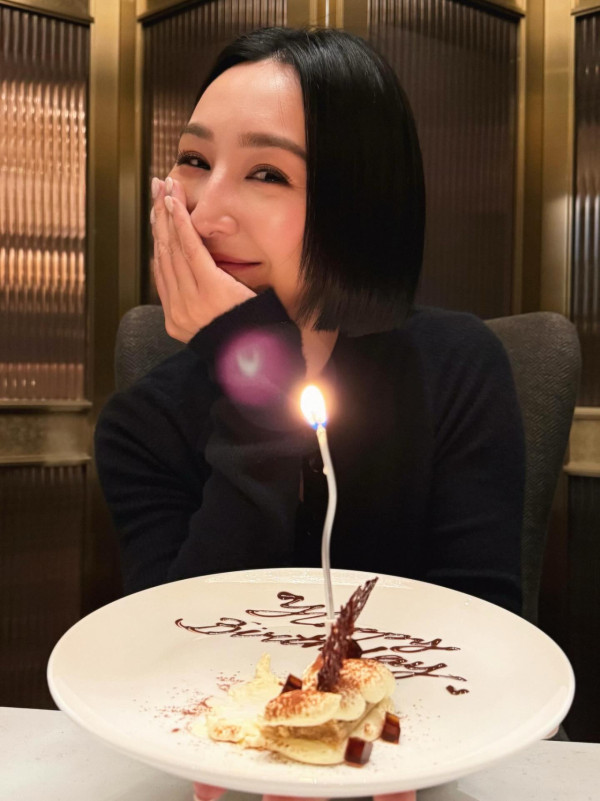 高海寧39歲生日獲TVB董事局高層現身慶生！合照排場十足證明地位今非昔比