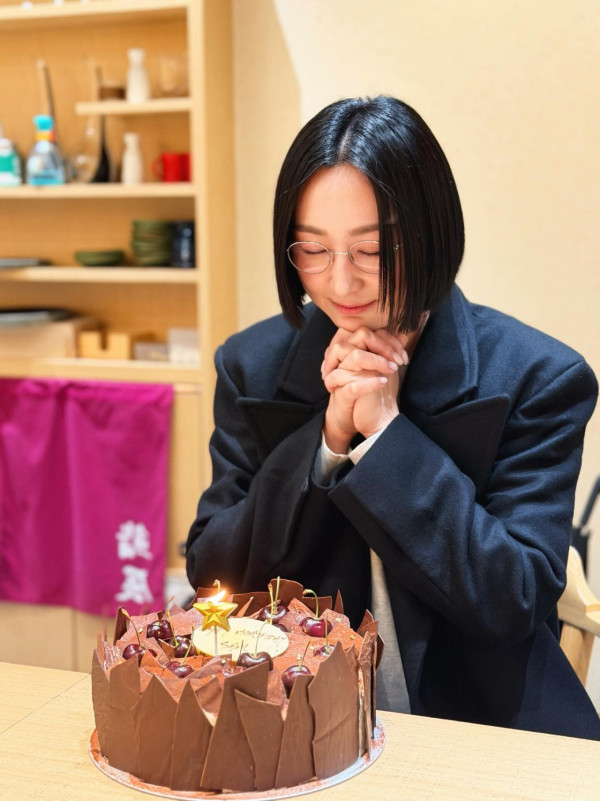 高海寧39歲生日獲TVB董事局高層現身慶生！合照排場十足證明地位今非昔比