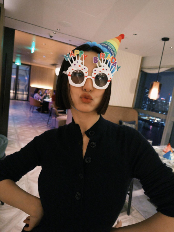 高海寧39歲生日獲TVB董事局高層現身慶生！合照排場十足證明地位今非昔比