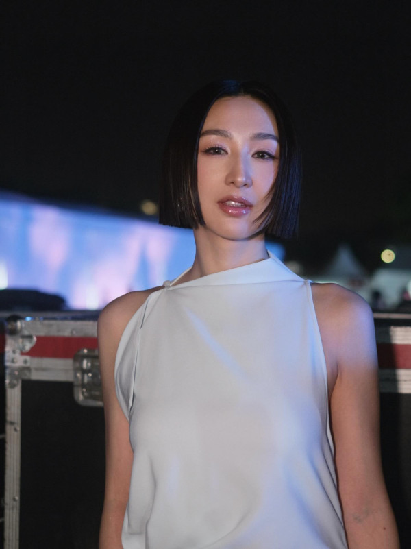 高海寧39歲生日獲TVB董事局高層現身慶生！合照排場十足證明地位今非昔比