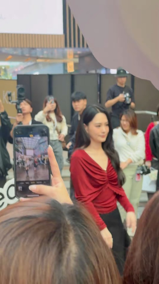 44歲阿嬌鍾欣潼無濾鏡生圖驚艷全網！零瑕疵神顏完勝精修圖獲讚「真人靚100倍」