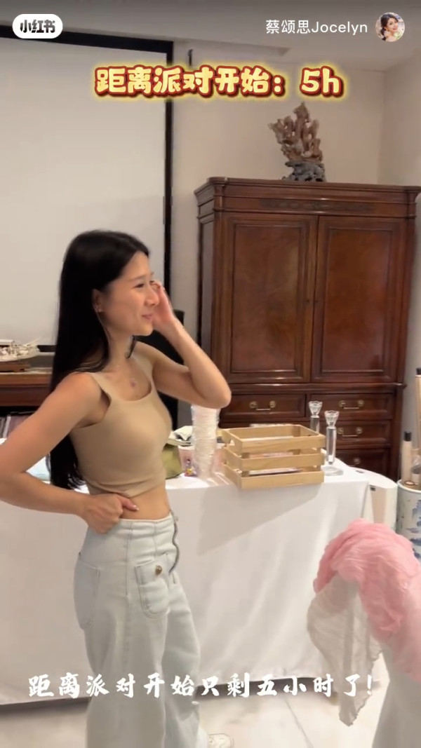 富三代女藝人山頂豪宅內貌激罕曝光！大廳放滿古董格局如皇宮奢華極震撼