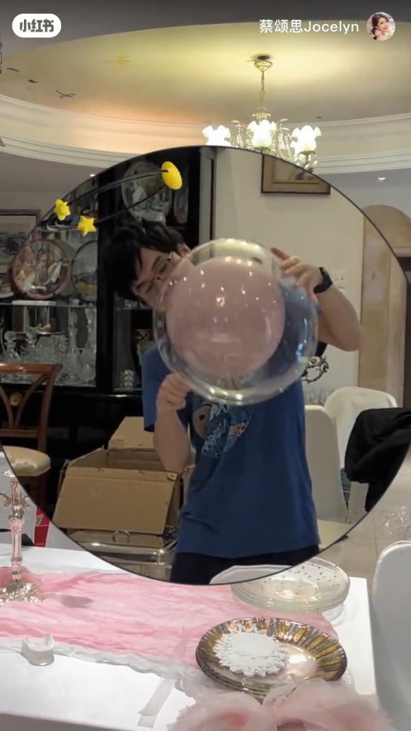 富三代女藝人山頂豪宅內貌激罕曝光！大廳放滿古董格局如皇宮奢華極震撼