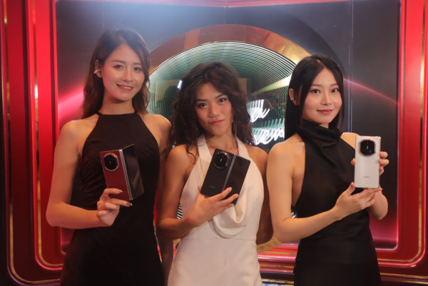 HUAWEI Mate X7 實機上手 展開僅 4.5mm 挑戰物理極限 「紅楓原色」鏡頭實測摺機界唯一「可變光圈」