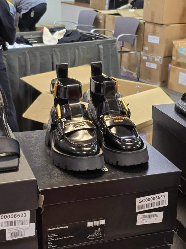 尖沙咀海港城名牌開倉低至1折！$70起買恤衫/皮革銀包/背囊/斜揹袋/行李箱！Campo Marzio手袋 $200起！