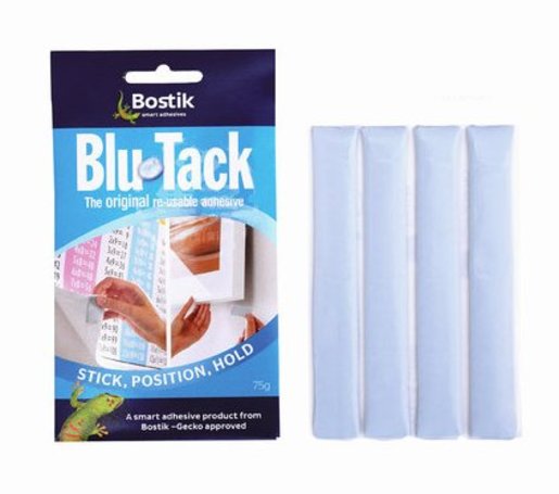 貼揮春千祈咪用膠紙！一撕即爛牆甩灰！5款無痕神器：貼歪重嚟都得＋零殘留