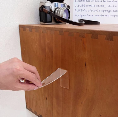 貼揮春千祈咪用膠紙！一撕即爛牆甩灰！5款無痕神器：貼歪重嚟都得＋零殘留