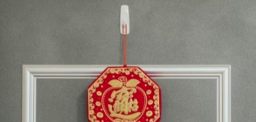 貼揮春千祈咪用膠紙！一撕即爛牆甩灰！5款無痕神器：貼歪重嚟都得＋零殘留