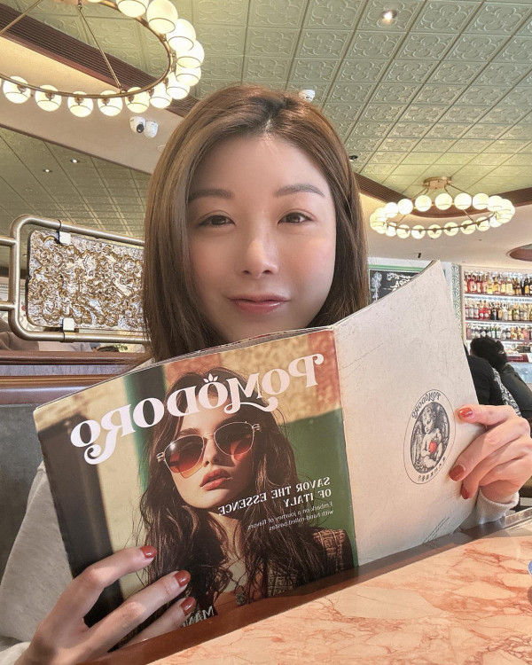 前港姐離婚兩次後再覓第三春新戀情 公開認愛廿年好友「霸氣總裁」：原來是這樣的