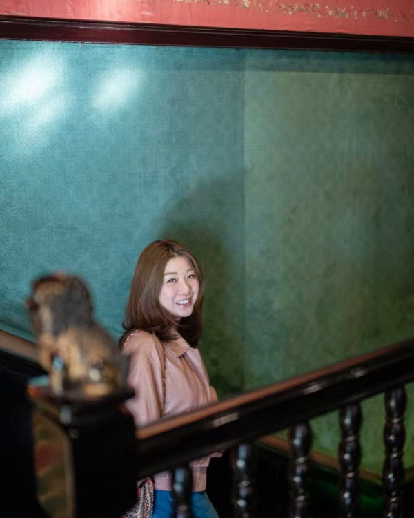 前港姐離婚兩次後再覓第三春新戀情 公開認愛廿年好友「霸氣總裁」：原來是這樣的