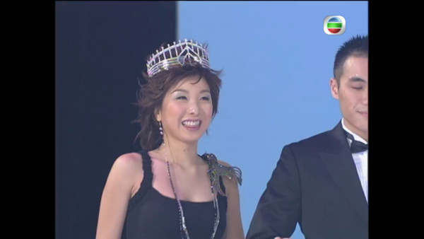 前港姐離婚兩次後再覓第三春新戀情 公開認愛廿年好友「霸氣總裁」：原來是這樣的