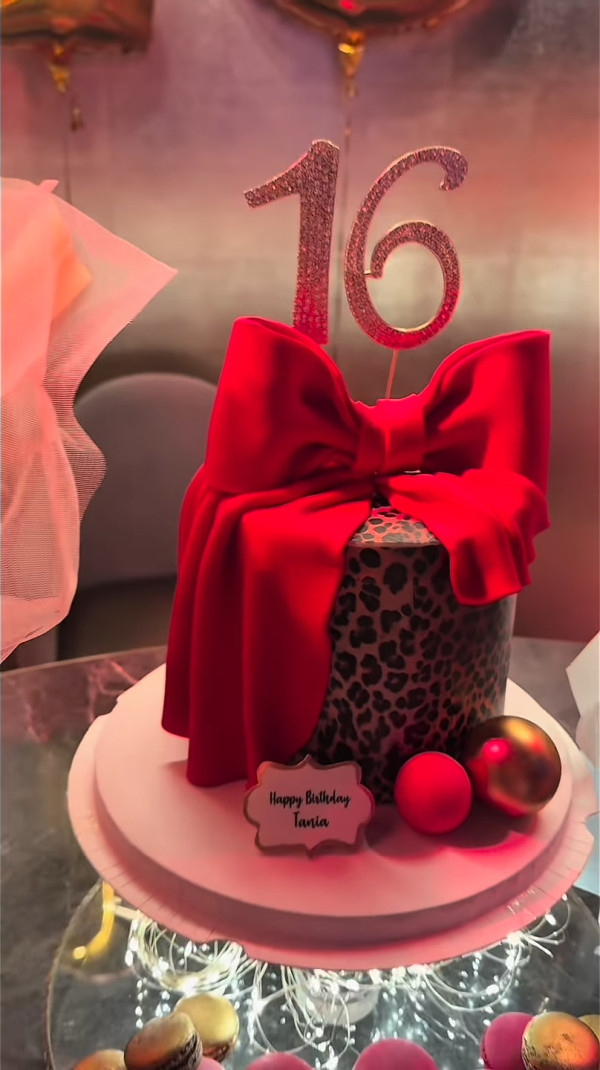 郭可盈愛女16歲生日收巨型鑽戒水晶皇冠 奢華排場似名媛派對震撼網民