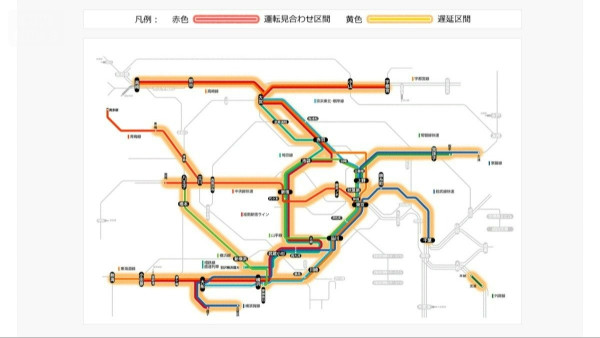 有片!東京JR大停電山手線主幹線停駛 乘客摸黑路軌逃生 車站人山人海