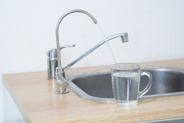 換濾水器驚變「泥水啡色」超髒！污糟過水喉水？專家揭3大換芯徵兆、濾芯比較