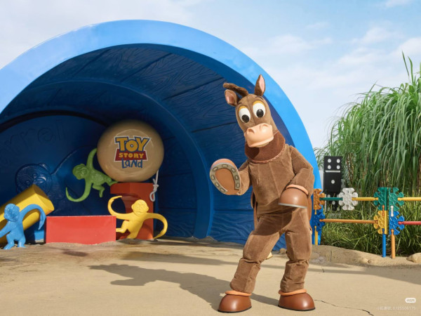 香港迪士尼樂園將於1月30日起推出「奇妙年年」馬年新春慶祝活動。圖片來源：小紅書