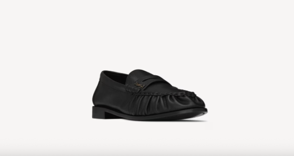 YSL LE LOAFER 皮革柔軟樂福鞋成冬季It必備款。
