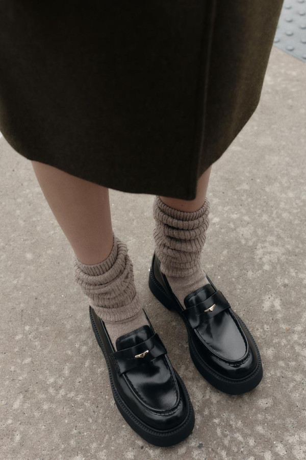 YSL樂福鞋近萬元難入手？ZARA神似款爆紅！不用$400買到 平原版逾20倍引熱議