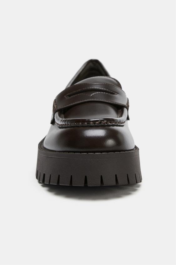 YSL樂福鞋近萬元難入手？ZARA神似款爆紅！不用$400買到 平原版逾20倍引熱議