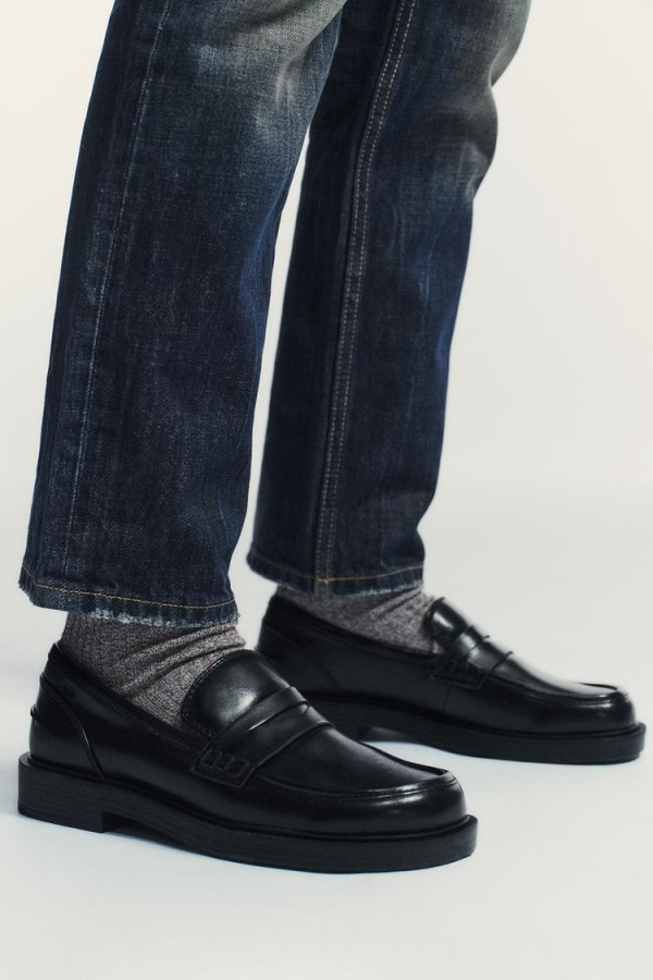 YSL樂福鞋近萬元難入手？ZARA神似款爆紅！不用$400買到 平原版逾20倍引熱議