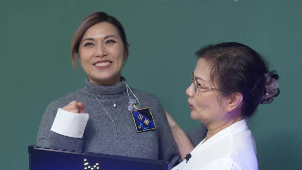 中年好聲音4｜歌手可嵐捲土重來獲5燈晉級 曾歷家暴離婚低谷！餅印媽媽曝光超凍齡