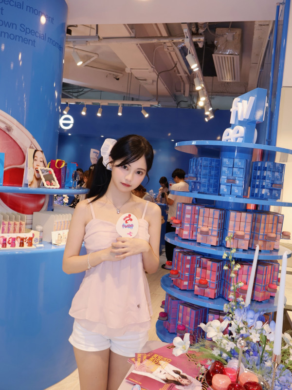 「TVB最後一位少女」飛冰島浸溫泉出浴 零度解放純白比堅尼晒身材畫面唯美