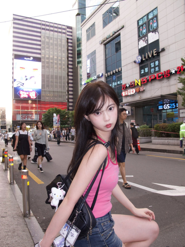 「TVB最後一位少女」飛冰島浸溫泉出浴 零度解放純白比堅尼晒身材畫面唯美