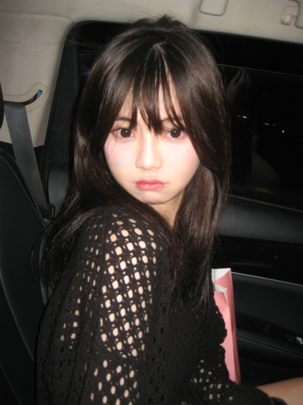 「TVB最後一位少女」飛冰島浸溫泉出浴 零度解放純白比堅尼晒身材畫面唯美