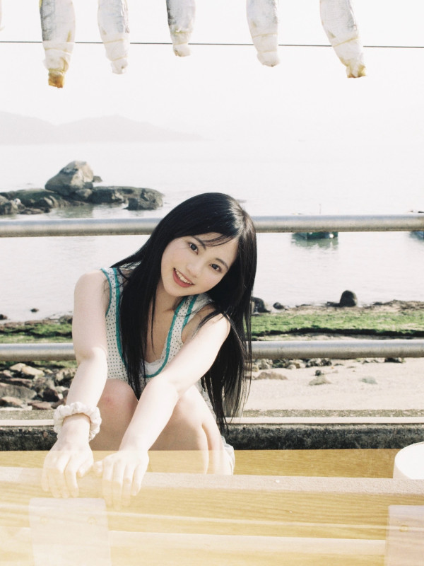 「TVB最後一位少女」飛冰島浸溫泉出浴 零度解放純白比堅尼晒身材畫面唯美