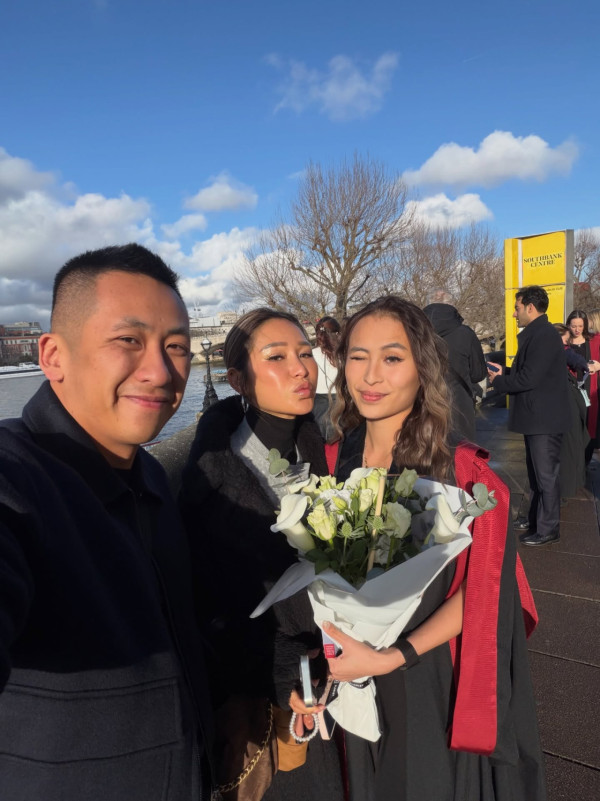 「洗米華」大女英國讀碩士一級榮譽畢業！索爆靚樣亭亭玉立激似媽媽「洗米嫂」