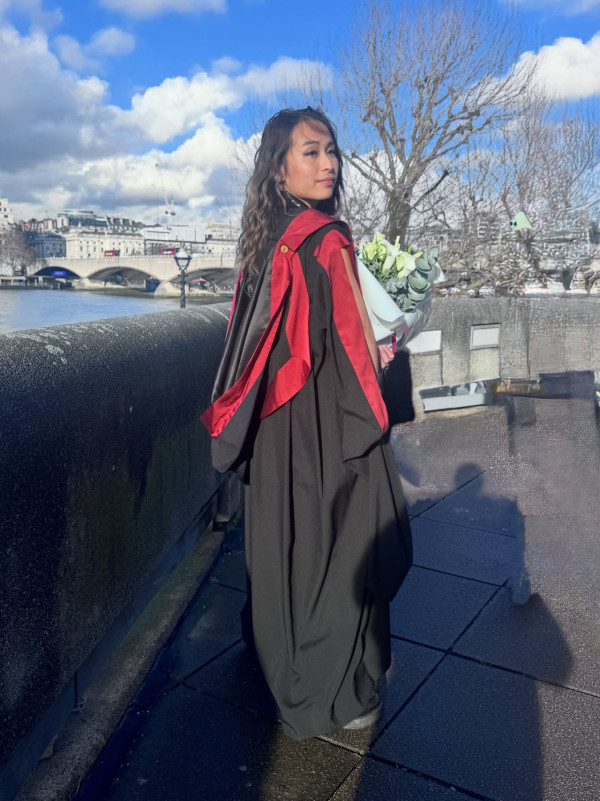 「洗米華」大女英國讀碩士一級榮譽畢業！索爆靚樣亭亭玉立激似媽媽「洗米嫂」