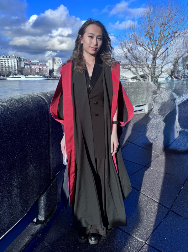 「洗米華」大女英國讀碩士一級榮譽畢業！索爆靚樣亭亭玉立激似媽媽「洗米嫂」