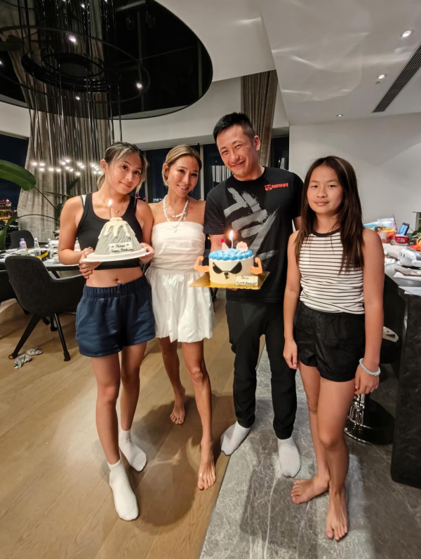 「洗米華」大女英國讀碩士一級榮譽畢業！索爆靚樣亭亭玉立激似媽媽「洗米嫂」