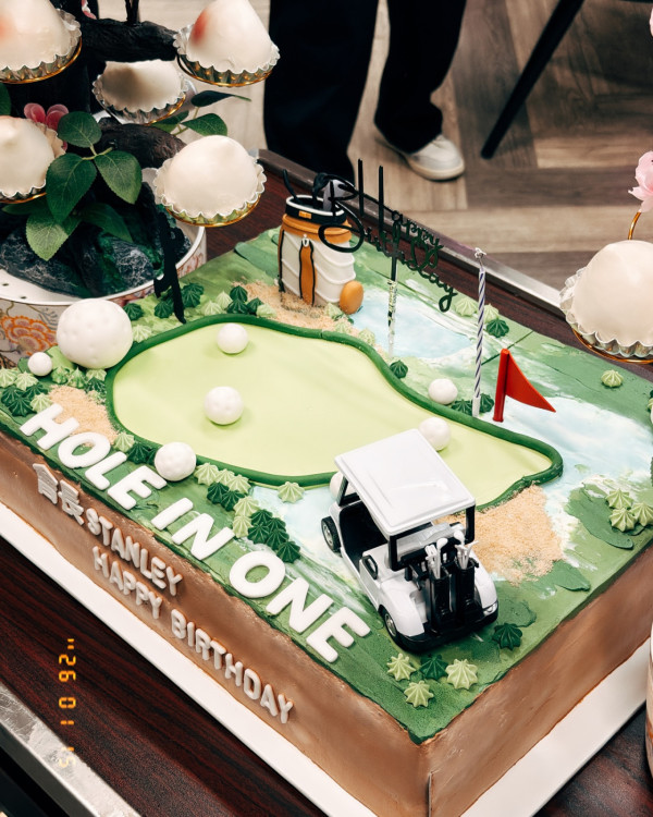 陳懿德晒全家福意外曝光爸爸真正身份 兩字洩露家底猛料！凍齡媽媽好似岑麗香