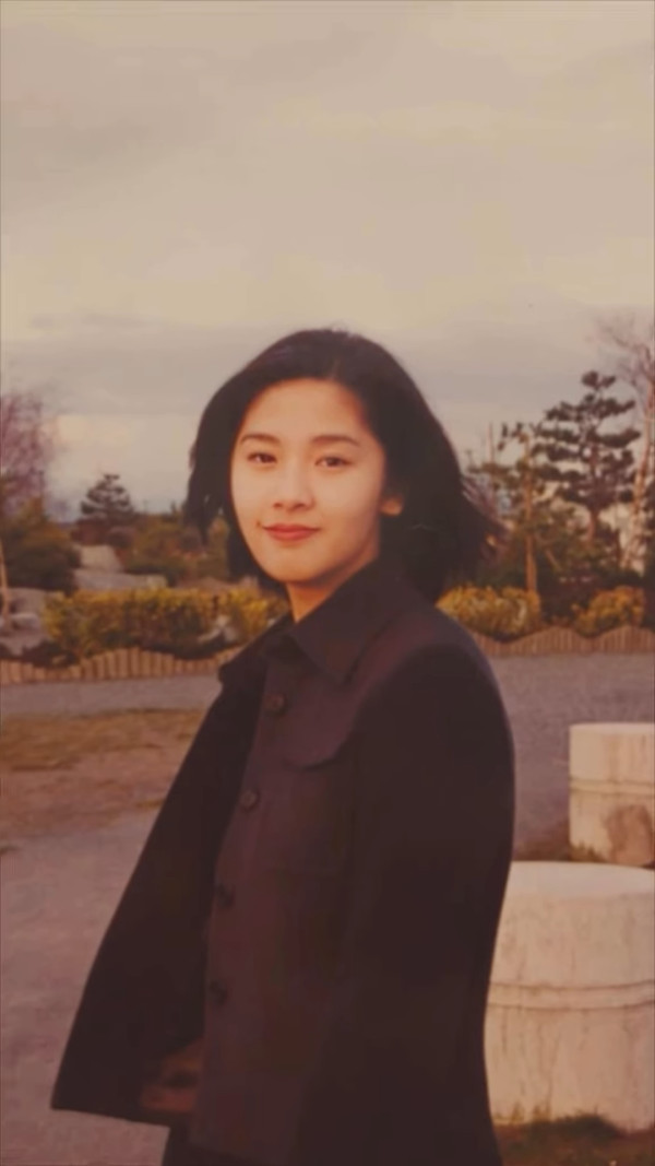 港姐冠軍升呢百億闊太激罕晒少女成長照！純天然靚足半世紀零走樣證明冇整容