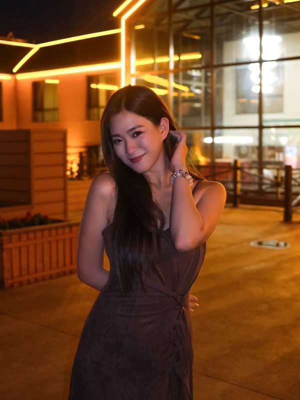 陳懿德晒全家福意外曝光爸爸真正身份 兩字洩露家底猛料！凍齡媽媽好似岑麗香