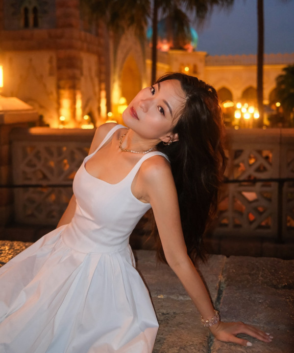 陳懿德晒全家福意外曝光爸爸真正身份 兩字洩露家底猛料！凍齡媽媽好似岑麗香