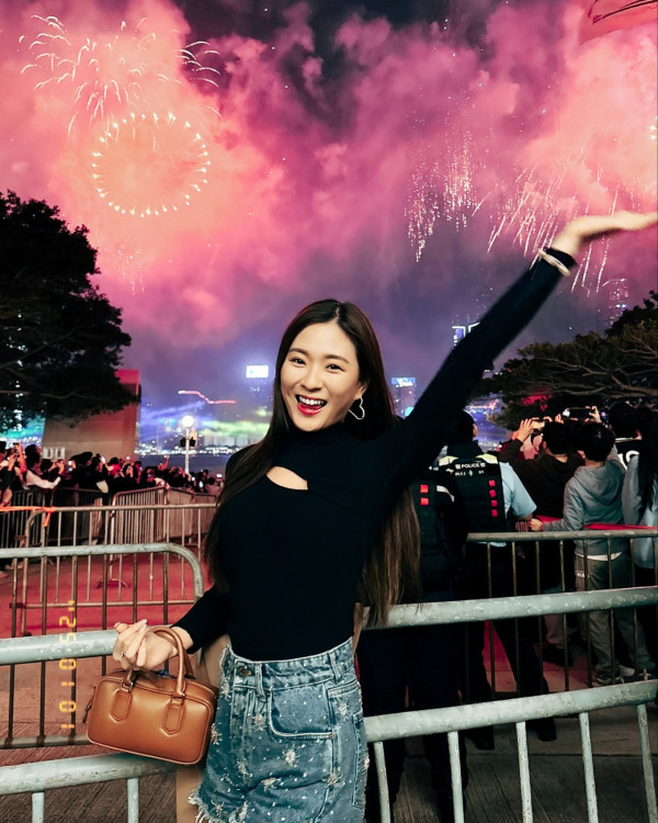 陳懿德晒全家福意外曝光爸爸真正身份 兩字洩露家底猛料！凍齡媽媽好似岑麗香