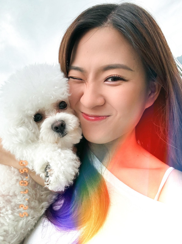 陳懿德晒全家福意外曝光爸爸真正身份 兩字洩露家底猛料！凍齡媽媽好似岑麗香