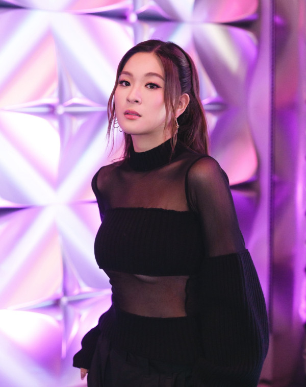 陳懿德晒全家福意外曝光爸爸真正身份 兩字洩露家底猛料！凍齡媽媽好似岑麗香