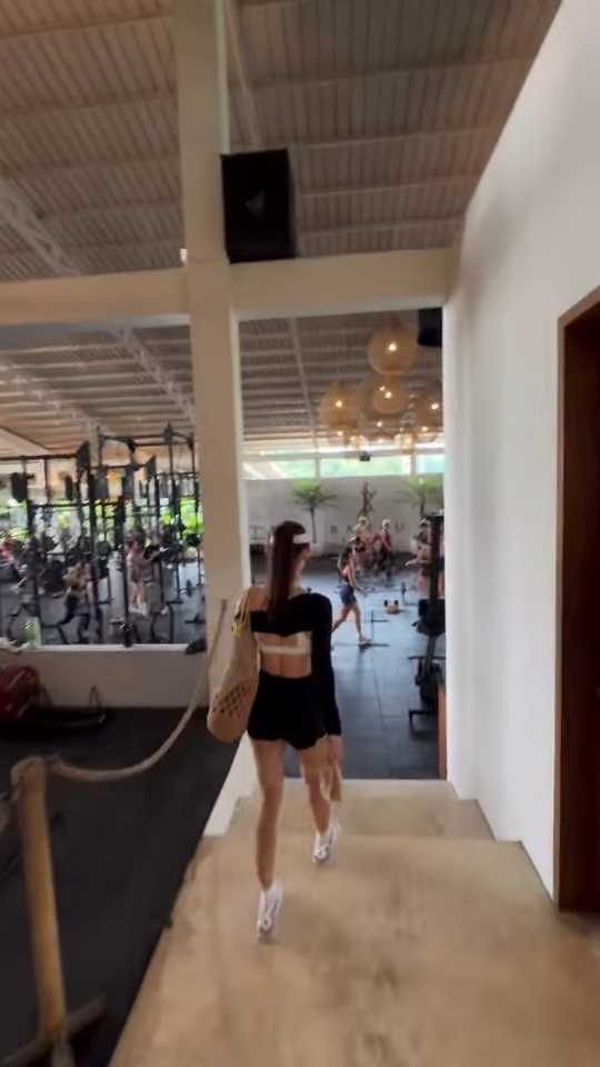 DaDa陳靜超低胸做Gym香汗淋漓！34E上圍震撼健身室直頭冇人敢斜視