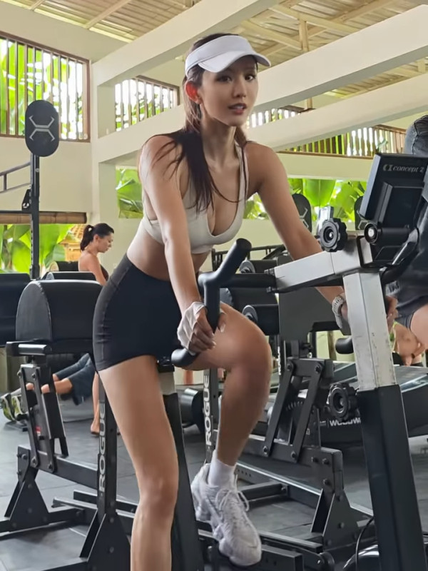 DaDa陳靜超低胸做Gym香汗淋漓！34E上圍震撼健身室直頭冇人敢斜視