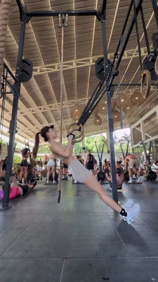 DaDa陳靜超低胸做Gym香汗淋漓！34E上圍震撼健身室直頭冇人敢斜視