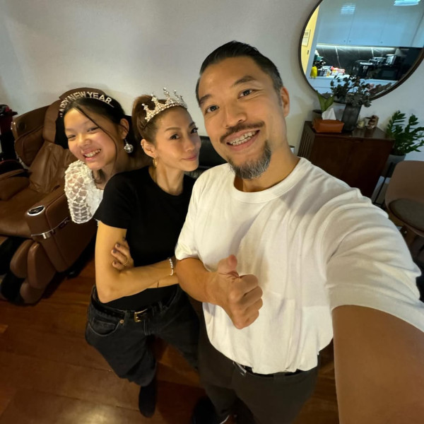 廿四味Brian「燒鵝都dope」爆紅成潮語王！身份起底原來係隱形富豪 老婆女兒背景極驚人