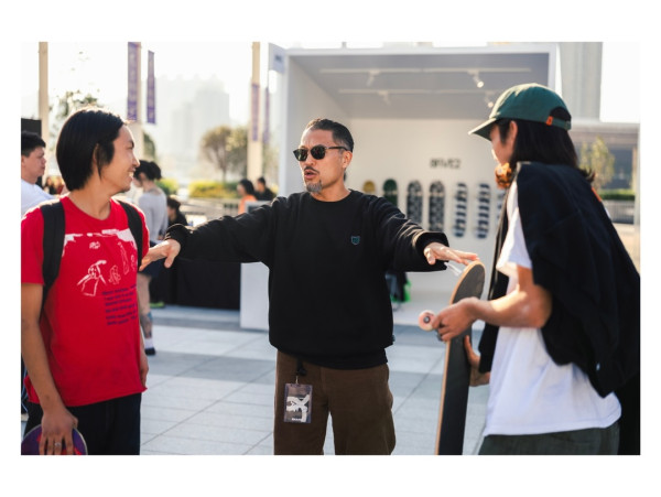 廿四味Brian「燒鵝都dope」爆紅成潮語王！身份起底原來係隱形富豪 老婆女兒背景極驚人