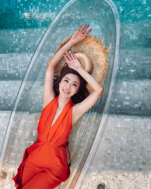 朱智賢幼帶比堅尼擠出極品深溝胸形畢露 微胖級豐滿上圍邪惡高炒震撼網民