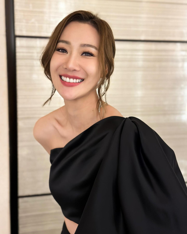 朱智賢幼帶比堅尼擠出極品深溝胸形畢露 微胖級豐滿上圍邪惡高炒震撼網民