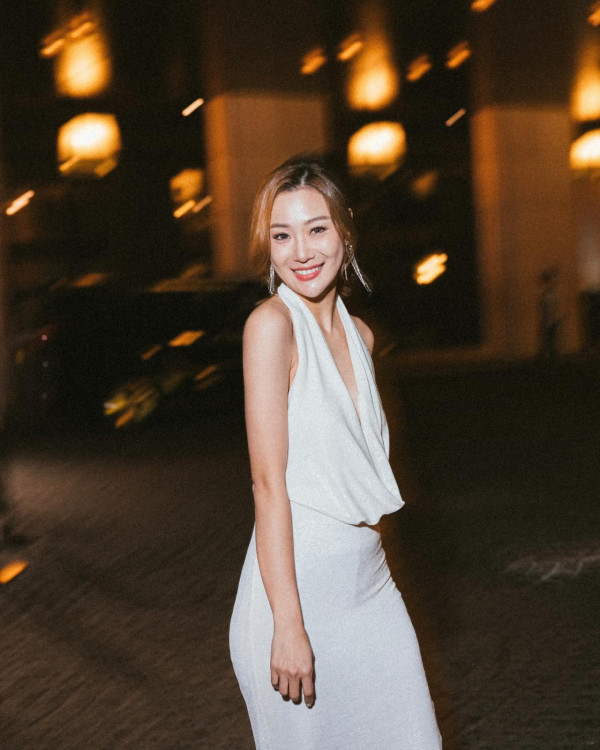 朱智賢幼帶比堅尼擠出極品深溝胸形畢露 微胖級豐滿上圍邪惡高炒震撼網民