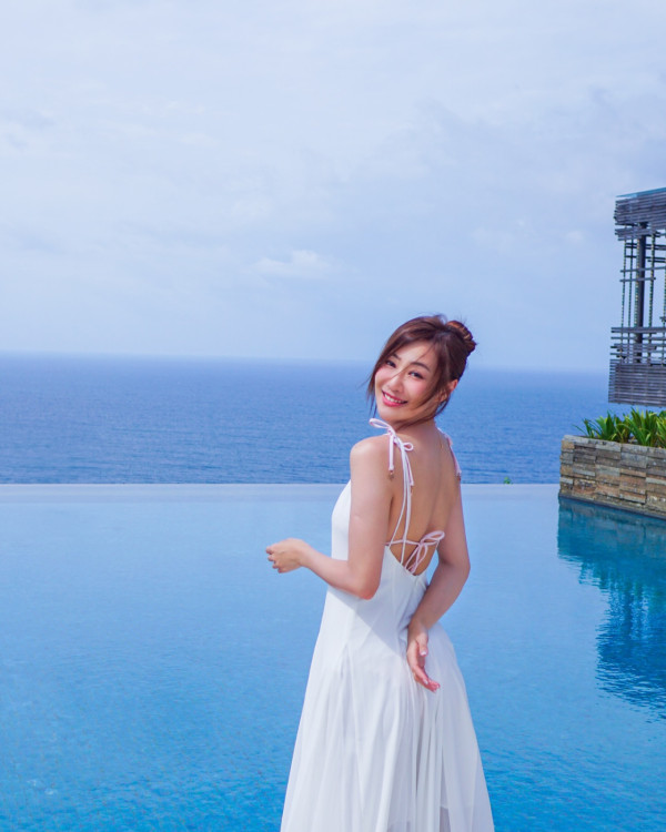 朱智賢幼帶比堅尼擠出極品深溝胸形畢露 微胖級豐滿上圍邪惡高炒震撼網民