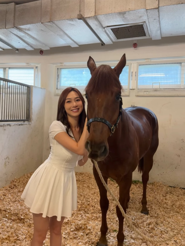 前港姐冠軍升呢馬主4個月後即拉頭馬 愛駒爆冷14倍贏7位數獎金好腳頭