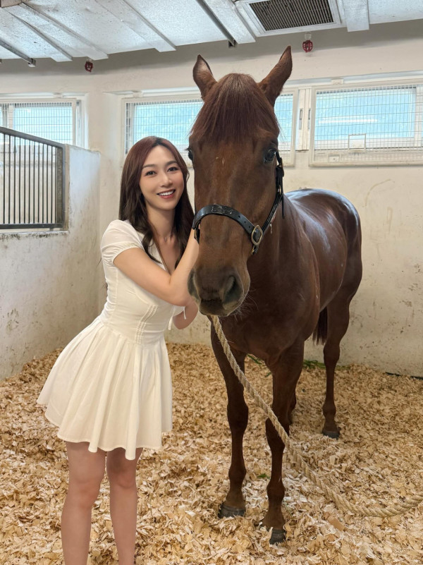 前港姐冠軍升呢馬主4個月後即拉頭馬 愛駒爆冷14倍贏7位數獎金好腳頭